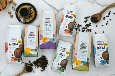 https://www.fairtradeoriginal.nl/wp-content/uploads/NL/2021/10/Fairtrade-Original-Sfeerfotos-koffie-op-weg-naar-een-leefbaar-inkomen-allemaal-24-1-scaled.jpg