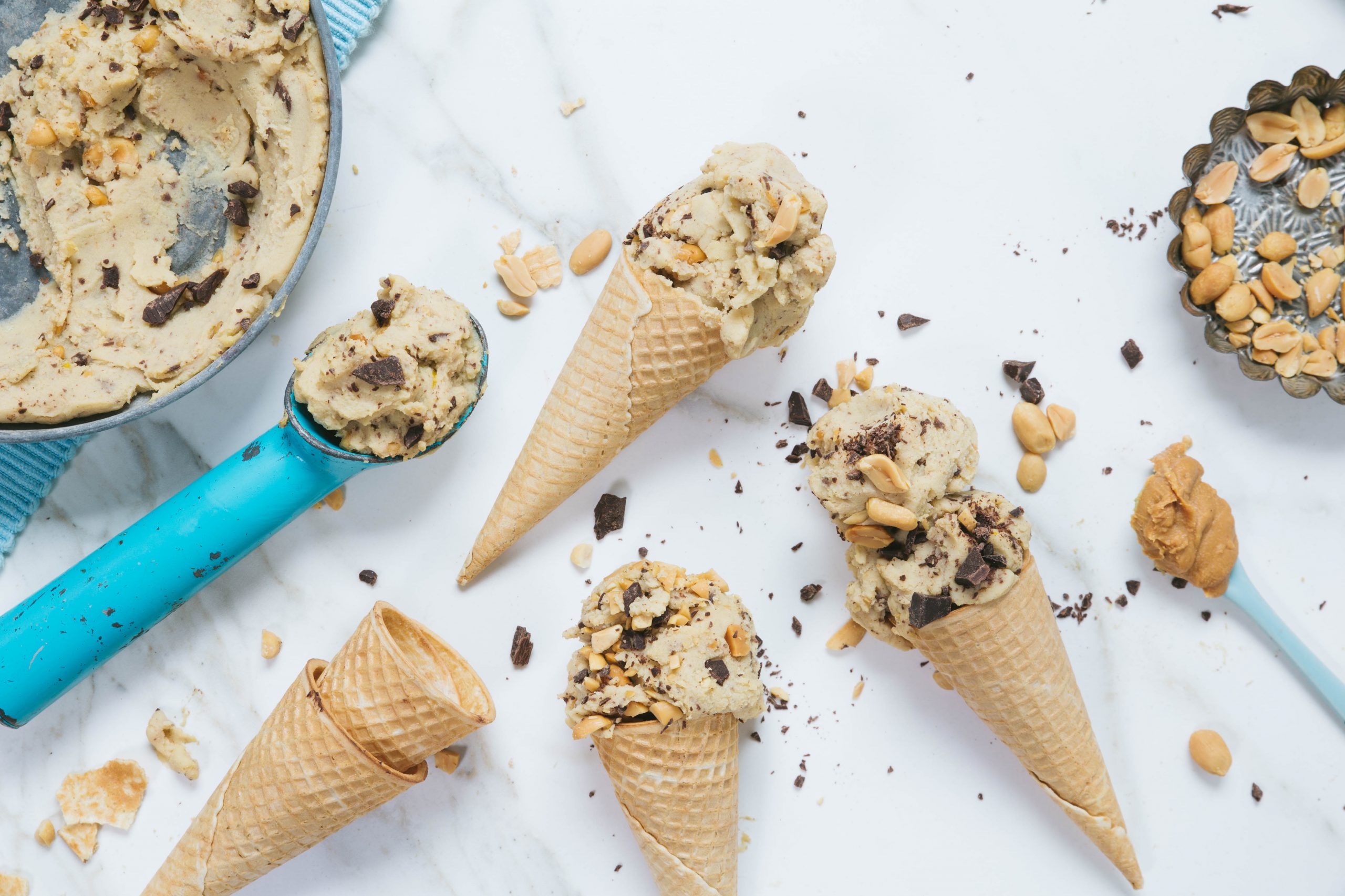 Glace au beurre de cacahuètes et pépites de chocolat